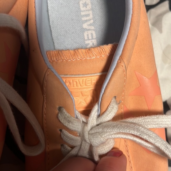 Vintage low-top Converse tennis shoes! - Picture 2 of 4